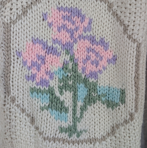 Nicole Winter Medium Vintage Sweater Floral Needlep-looking Designs - Picture 3 of 13